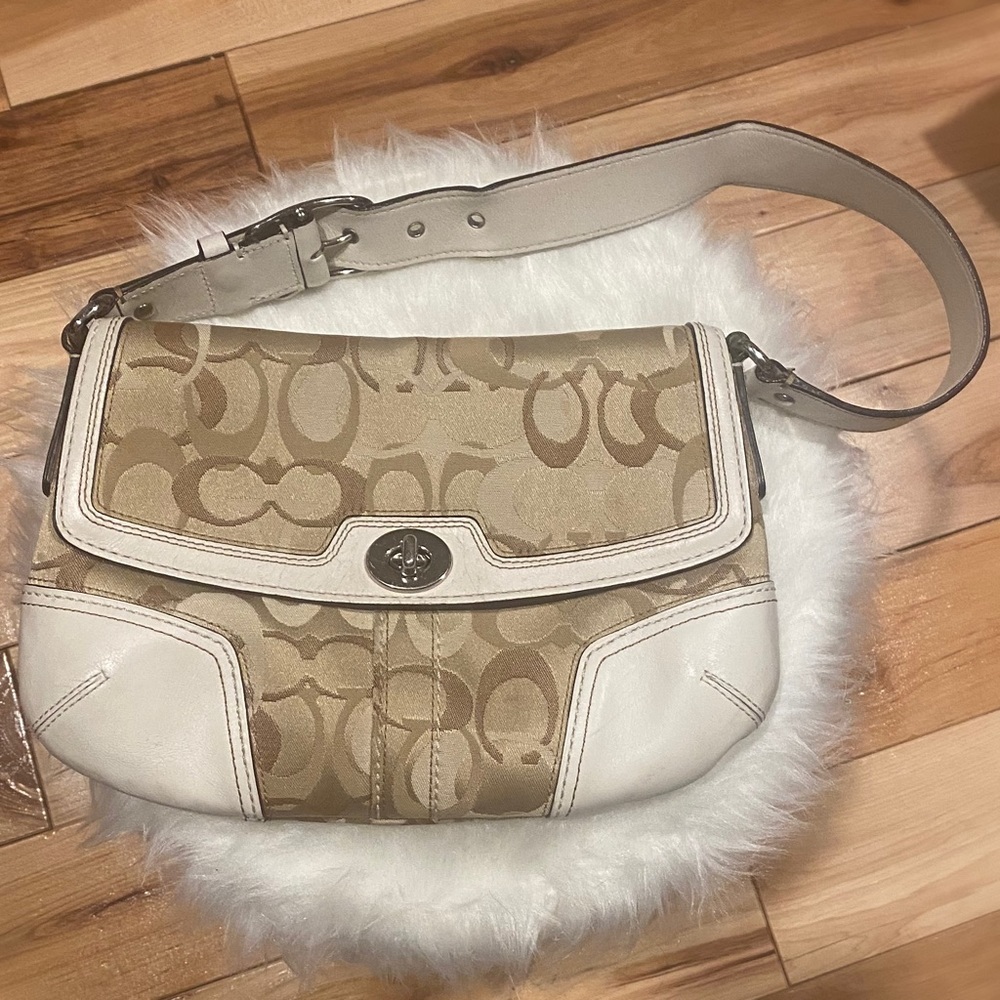 Classic Coach shoulder bag